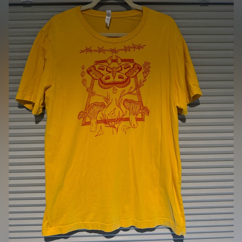 Tshirt with a cool design!